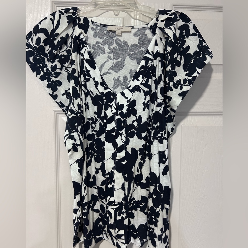 Loft shirt brand new size XL